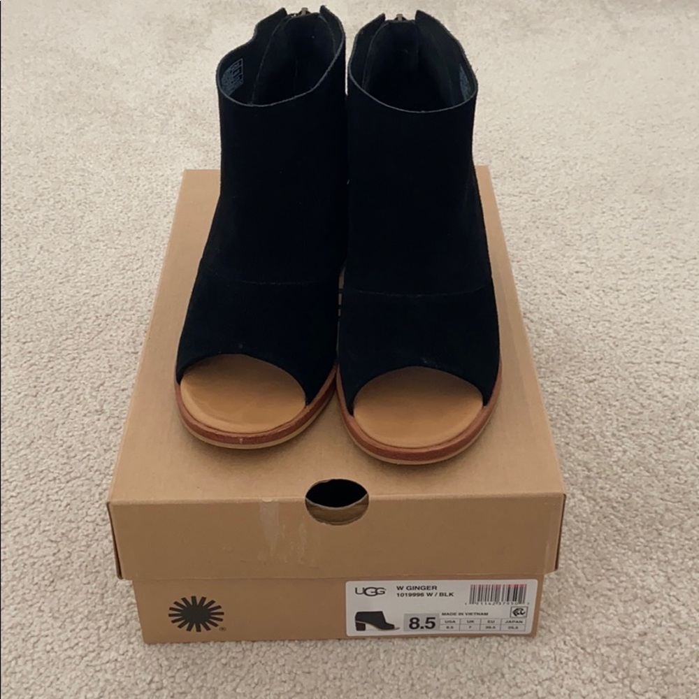 UGG sandals. Size 8.5